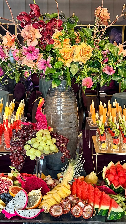 One word: STUNNING ✨#fruitboard #grazingboard #tablescape #torontocatering