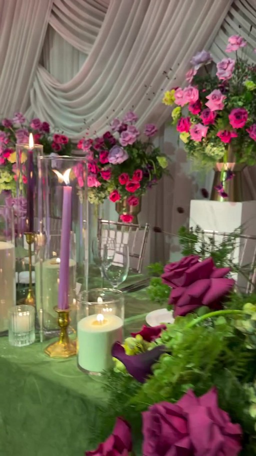 Romantic florals and candlelight ????????️ 

#torontocatering #koshercatering #torontoevents #tablescapes #eventinspo