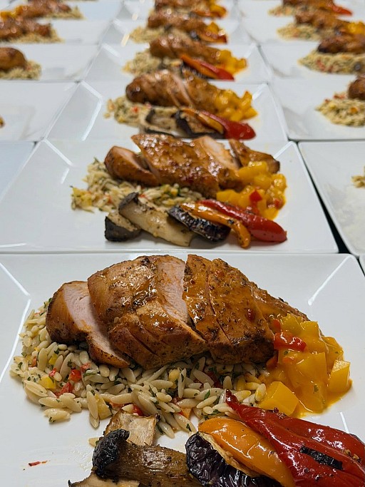 Plated and ready to serve ???? 

#menchenscatering #koshercatering #foodplating #foodinspo